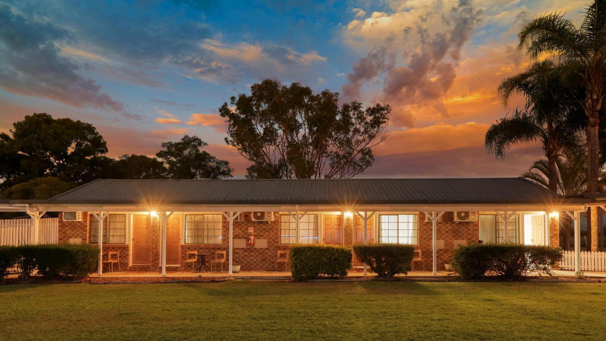 Koorawatha Homestead Motel Bororen エクステリア 写真