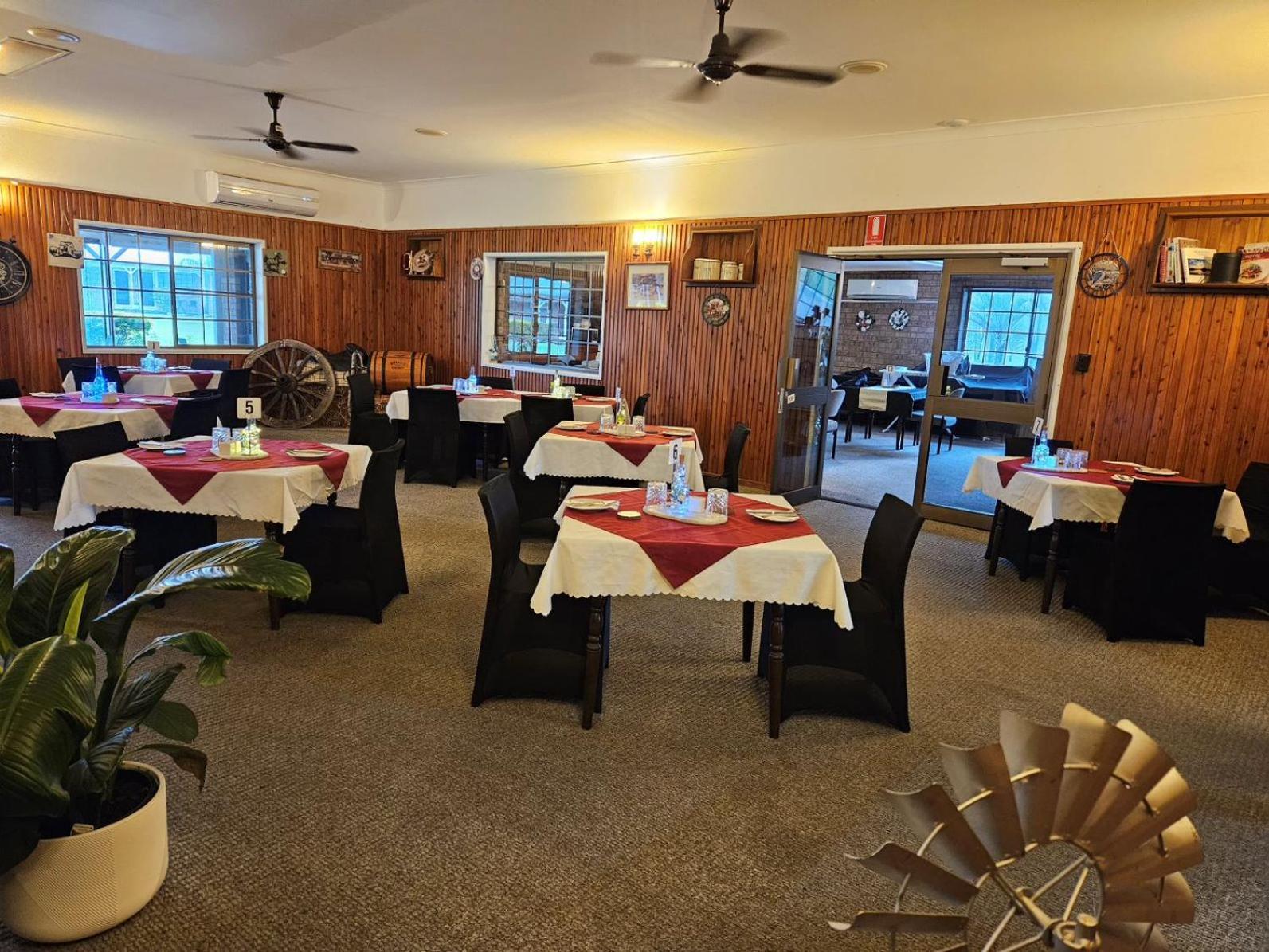 Koorawatha Homestead Motel Bororen エクステリア 写真